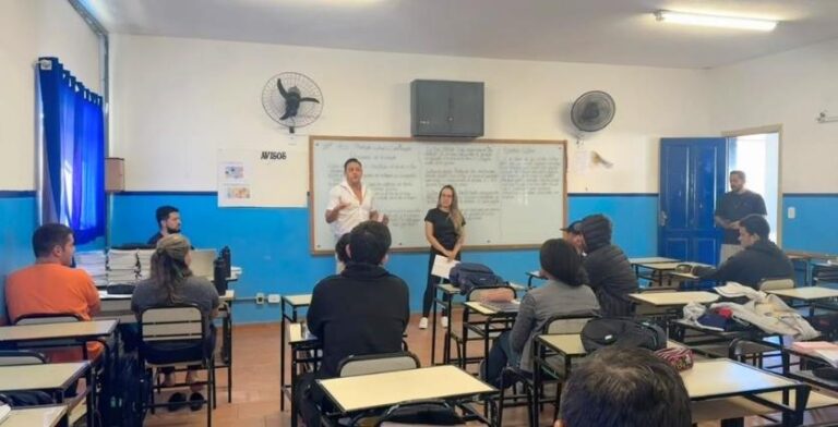 PSF Kennedy conscientiza estudantes sobre saúde sexual