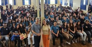 Jovens debatem inclusão e respeito social