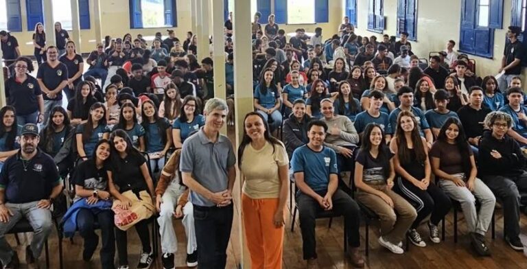 Jovens debatem inclusão e respeito social