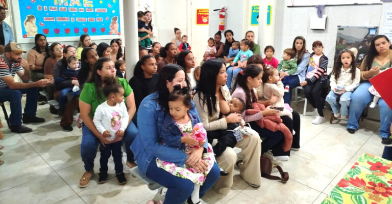 Creche Olaria faz reunião trimestral e homenagem para as Mães