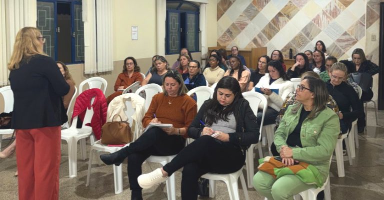 Educação capacita Equipe