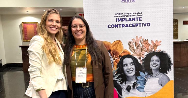 Saúde capacita equipe para implantes contraceptivos no SUS