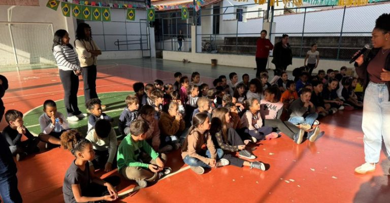 Meio Ambiente faz Palestra "Para Onde Vai o Nosso Lixo" na EM Selma Magalhães