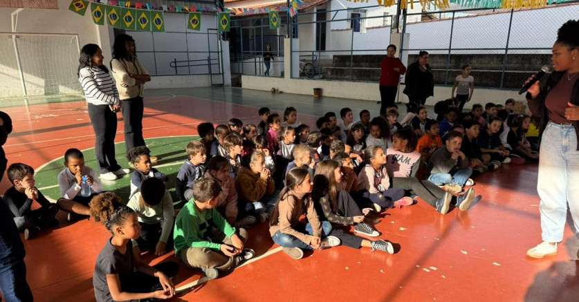 Meio Ambiente faz Palestra "Para Onde Vai o Nosso Lixo" na EM Selma Magalhães