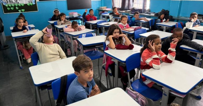 Meio Ambiente orienta sobre descarte do lixo na EM Dona Bemvinda
