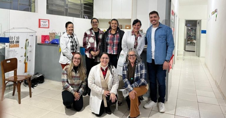 Equipe ESF Kennedy orienta hipertensos e diabéticos