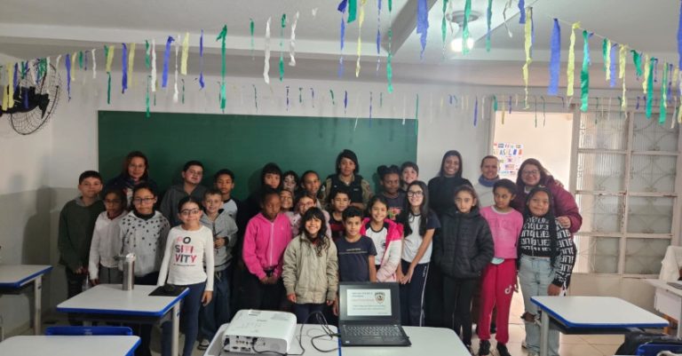 Palestra sobre bullying nas escolas Selma Magalhães e Bemvinda